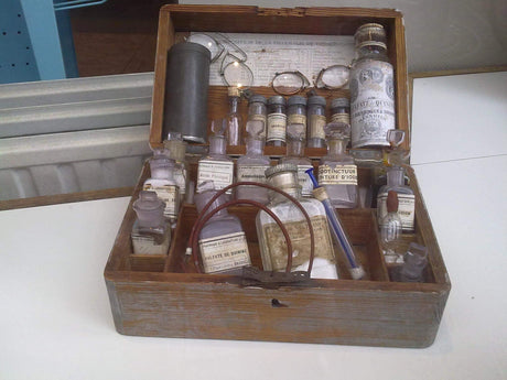  Pharmacie de voyage (début 20ème siècle) (Pharmacie Veltkamp; Hasselt, Belgique) - 